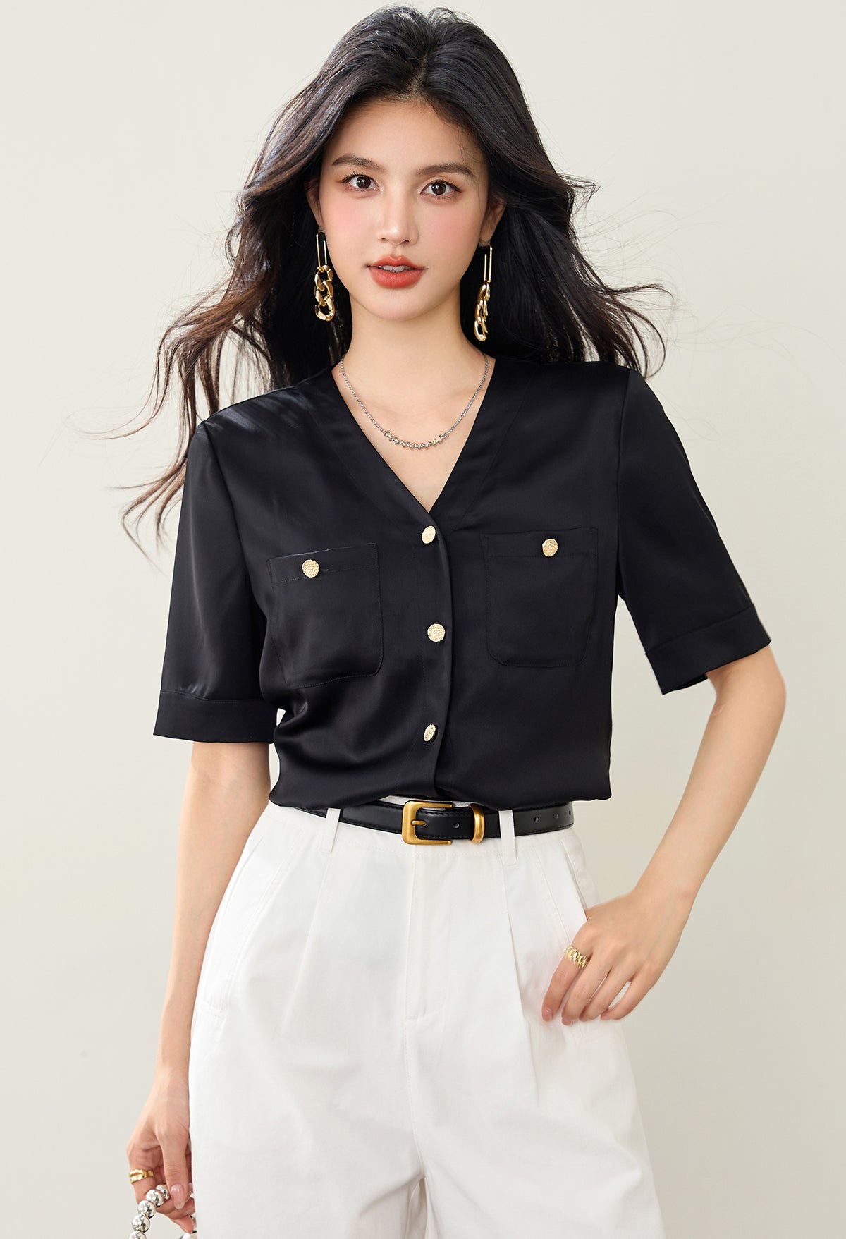 Vネック両面サテンアセテートシャツ