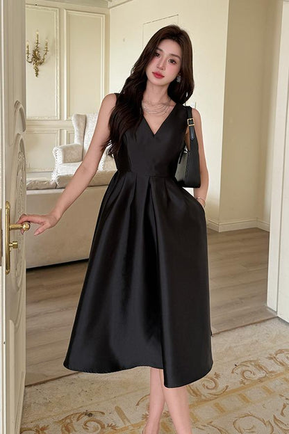 Vネックプレミアムサテンテクスチャドレス