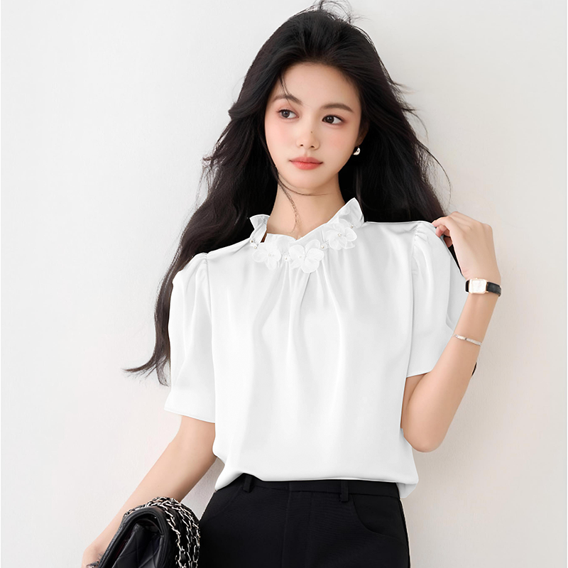 スタイリッシュなスリミングTシャツ