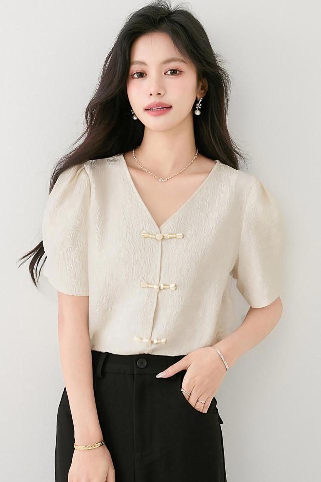 ボタン付きシフォンシャツ