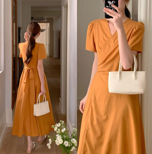 Vネックミニマリストスタイルドレス