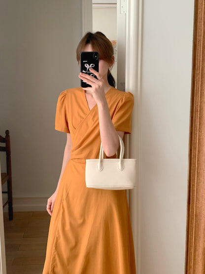 Vネックミニマリストスタイルドレス