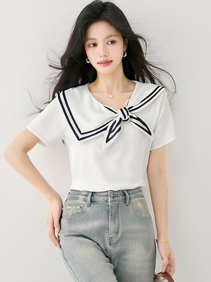 白い半袖Tシャツ