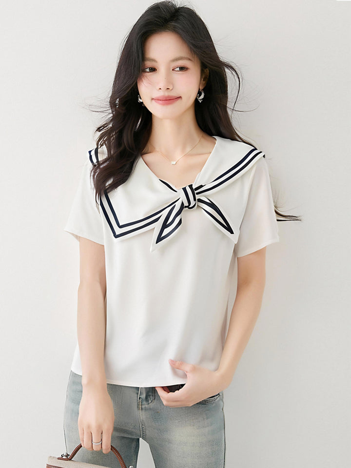 白い半袖Tシャツ