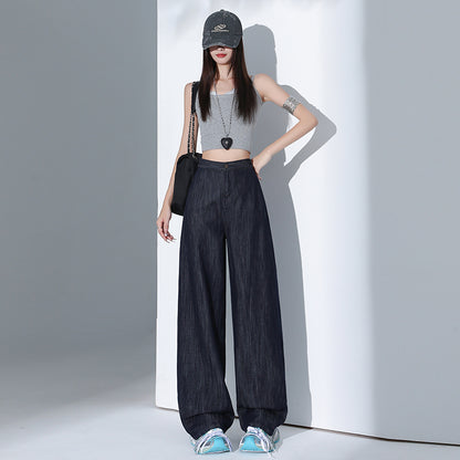 肌を覆うスリムなサイスパンツ