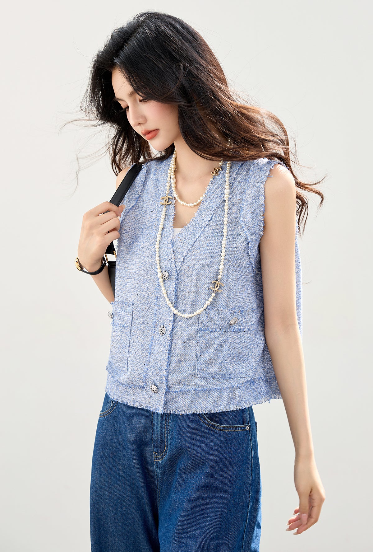 Vネックライトウェイトトップ