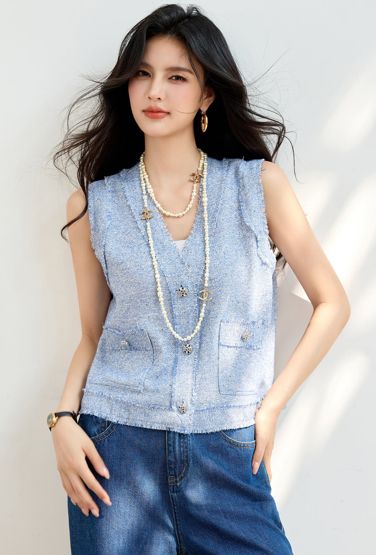 Vネックライトウェイトトップ