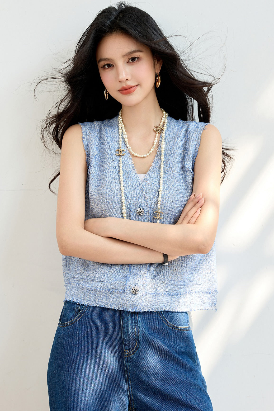 Vネックライトウェイトトップ