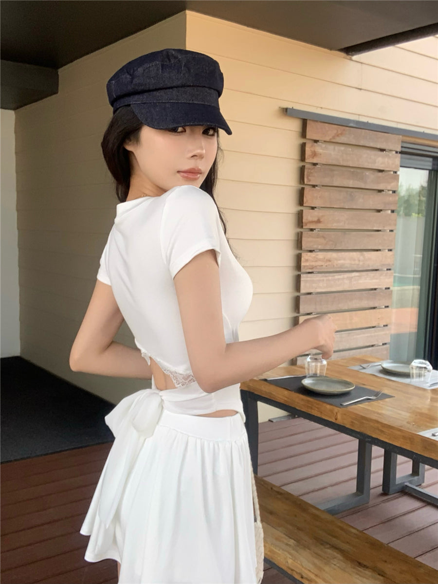 VネックスリムフィットTシャツ+スカート