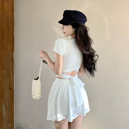 VネックスリムフィットTシャツ+スカート