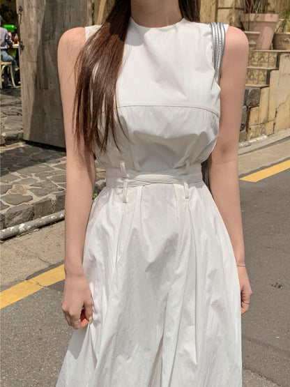 広いノースリーブベストドレス