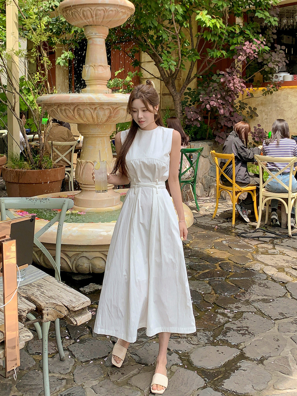 広いノースリーブベストドレス