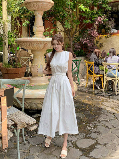 広いノースリーブベストドレス