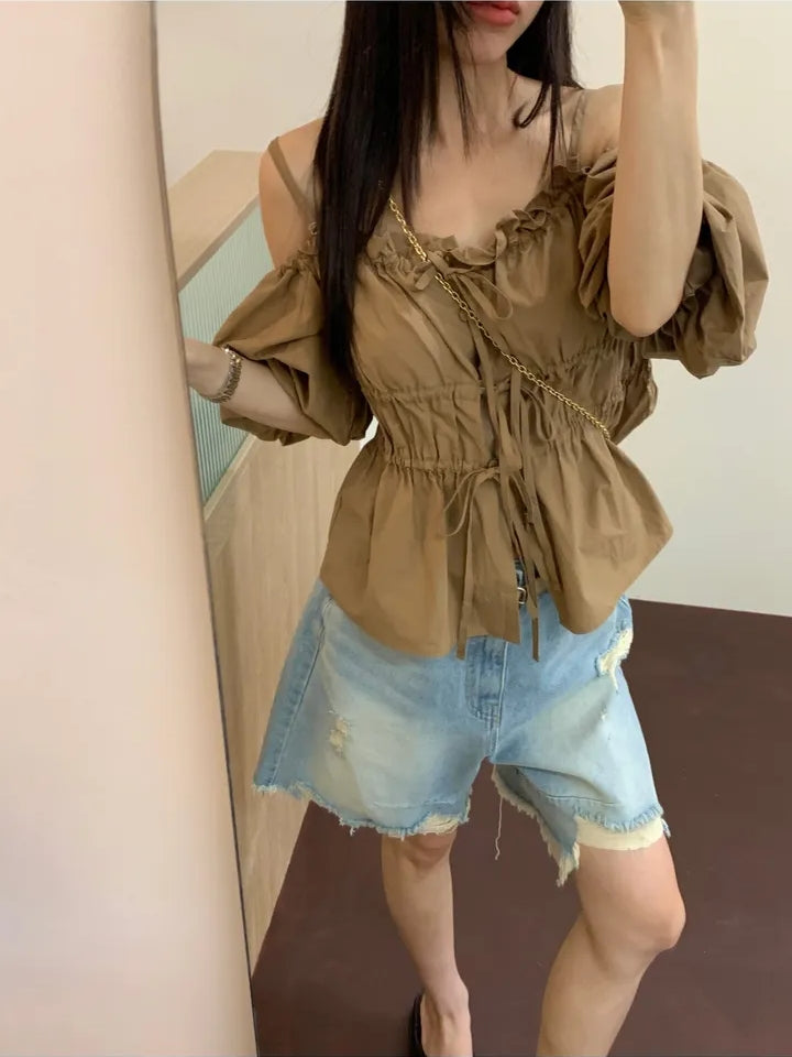 オフショルダーストラップ付きシャツトップ