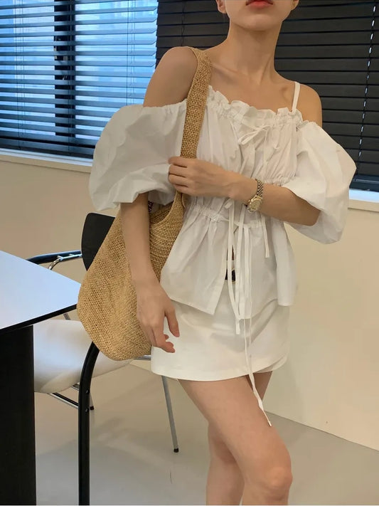 オフショルダーストラップ付きシャツトップ