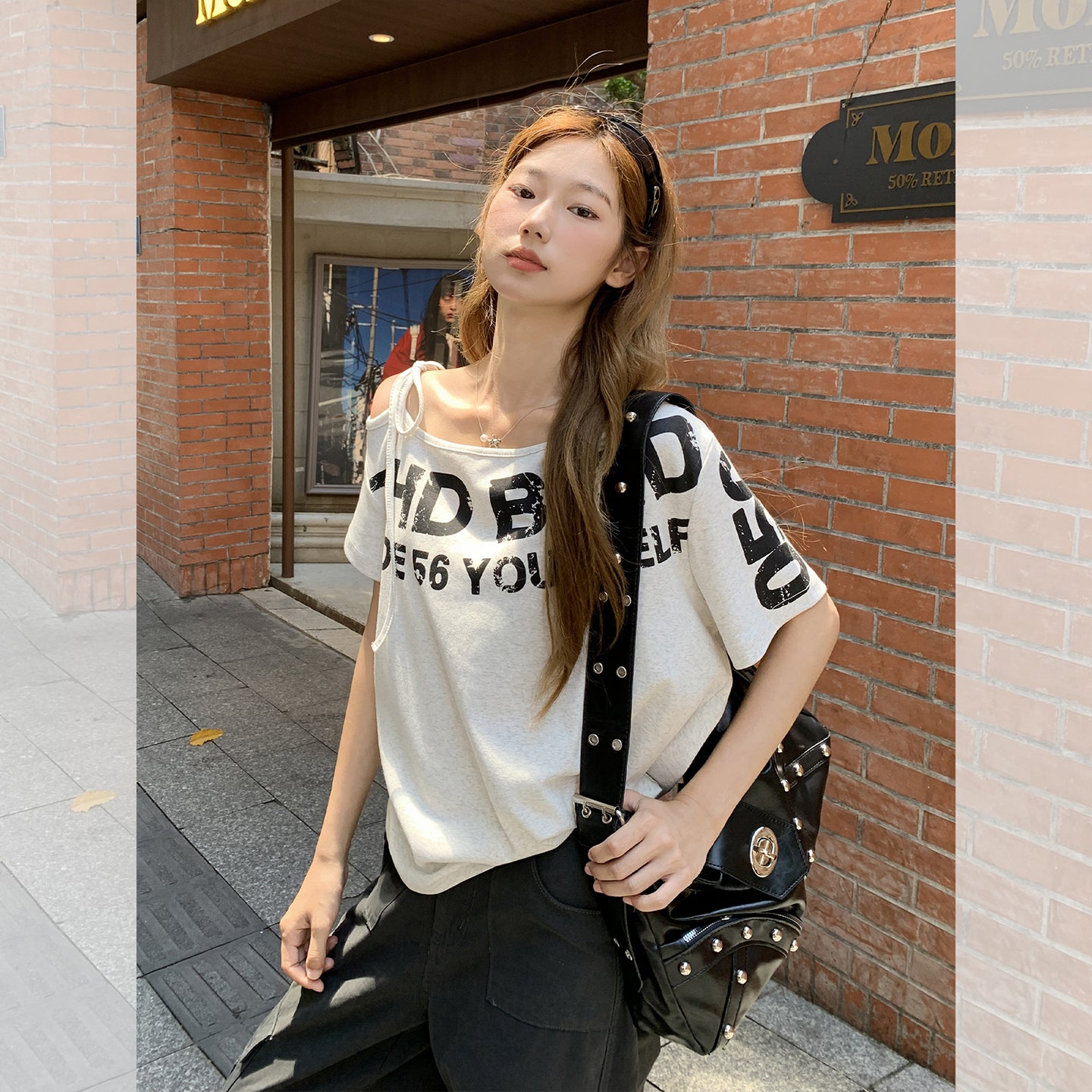 オフショルダー半袖Tシャツ