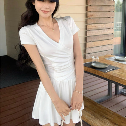 VネックスリムフィットTシャツ+スカート